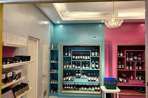 H&T Wine Gallery & bar image