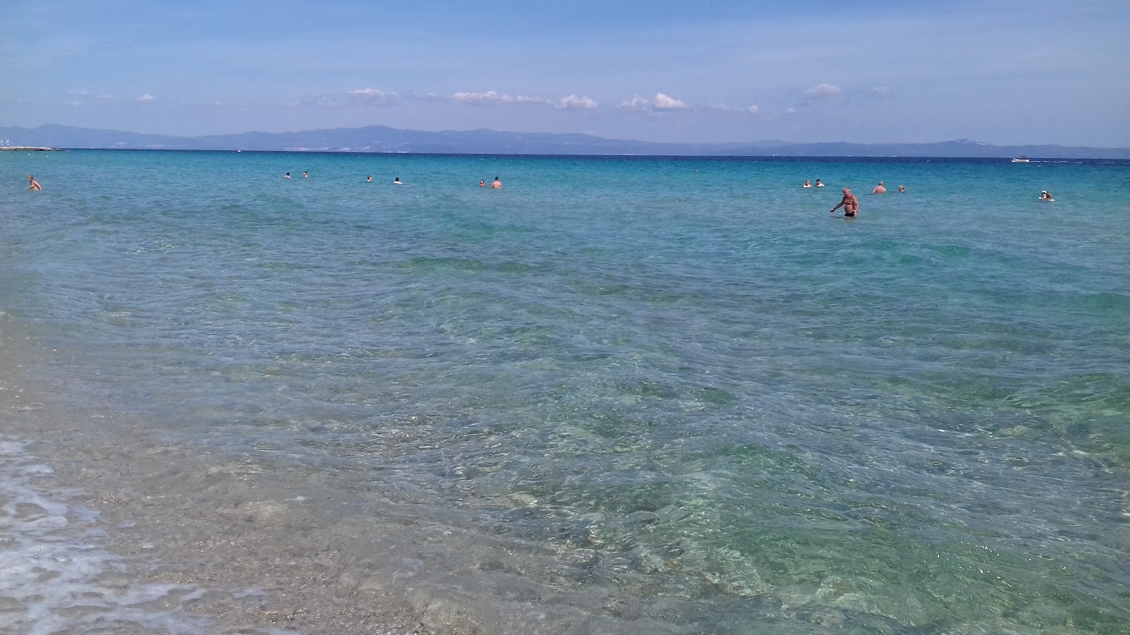Foto de Solina beach - lugar popular entre os apreciadores de relaxamento