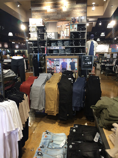 Clothing Store «Tillys», reviews and photos, 343 N Alafaya Trail, Orlando, FL 32828, USA