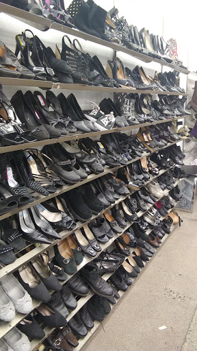 Thrift Store «40th St & Thunderbird Goodwill Retail Store & Donation Center», reviews and photos