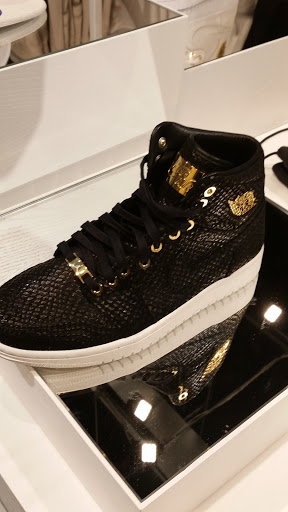 Shoe Store «Footaction», reviews and photos, 32 S State St, Chicago, IL 60603, USA