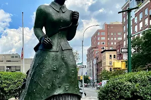 Swing Low: Harriet Tubman Memorial image