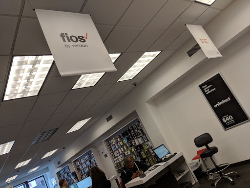 Cell Phone Store «Jackson Heights Verizon Wireless», reviews and photos, 37-38 82nd St, Jackson Heights, NY 11372, USA