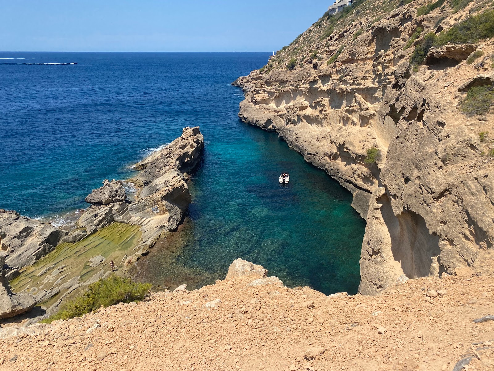 Foto av Cala del Toro med stenar yta