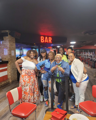 Bowling Alley «AMF Bowlero Lanes», reviews and photos, 11737 W Burleigh St, Wauwatosa, WI 53222, USA