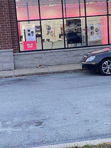 Cell Phone Store «T-Mobile», reviews and photos, 8302 Harlem Ave, Bridgeview, IL 60455, USA