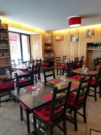 Atmosphère du Restaurant français Authentique à Chalmazel-Jeansagnière - n°2