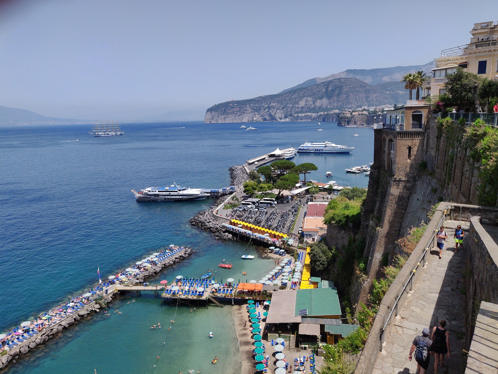 Photo of Peter'S Beach with blue water surface