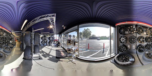 Truck Accessories Store «4 Wheel Parts Performance Center», reviews and photos, 550 W San Carlos St, San Jose, CA 95126, USA