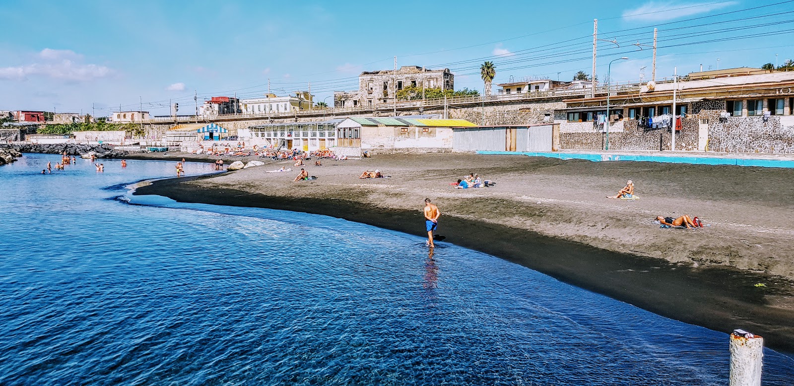 Fotografija Spiaggia di via Calastro z modra voda površino