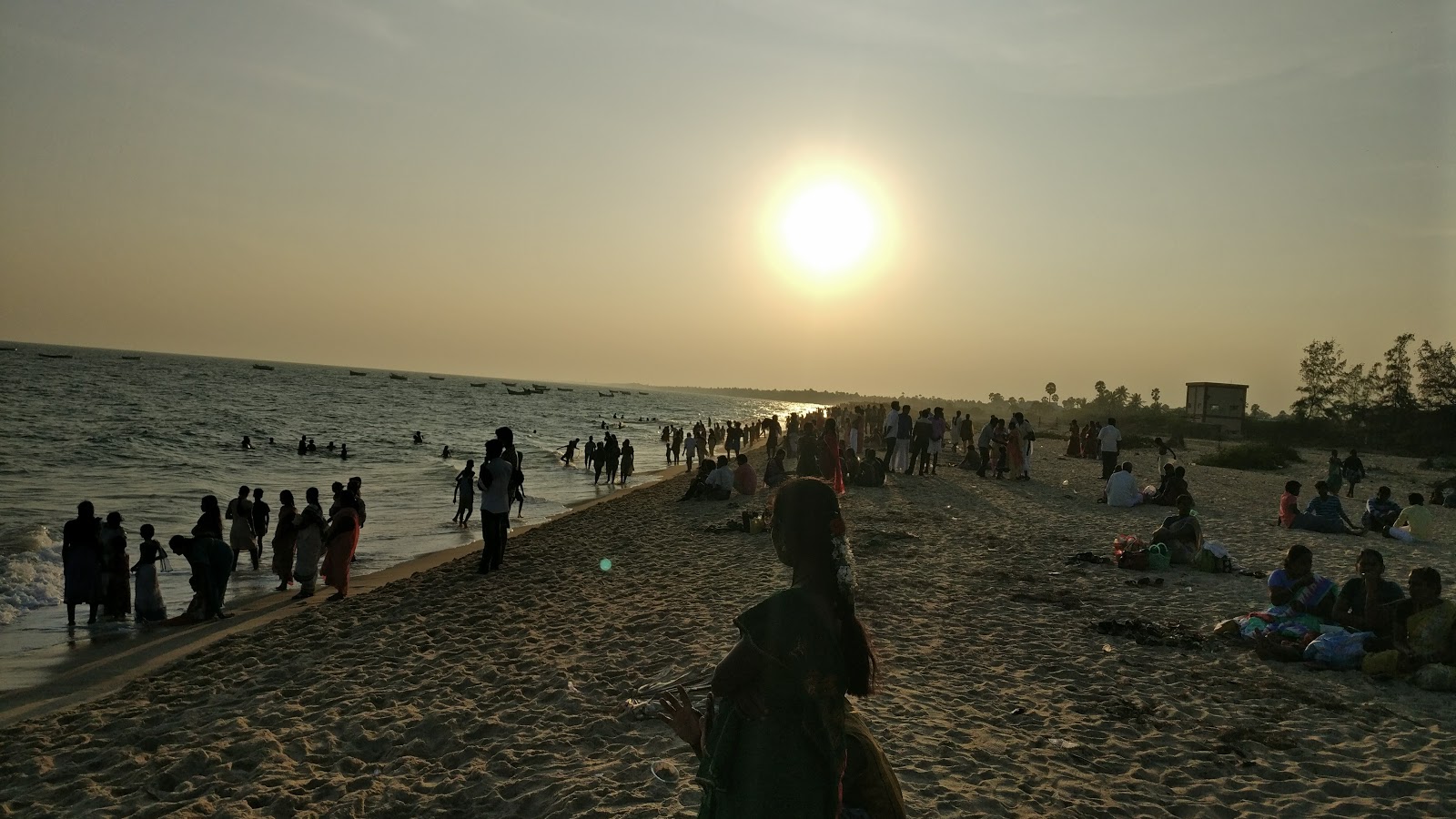 Narippaiyur Beach的照片 带有碧绿色纯水表面