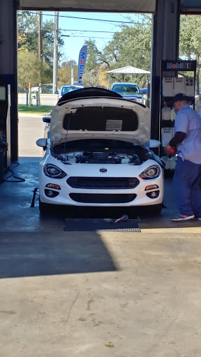 Car Wash «The Arbor Car Wash and Lube Center», reviews and photos, 3120 Guadalupe St, Austin, TX 78705, USA