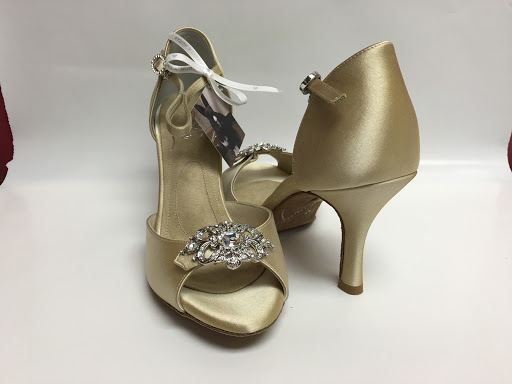 Shoe Store «Signature Shoes», reviews and photos, 271 Westwood Ave, Westwood, NJ 07675, USA