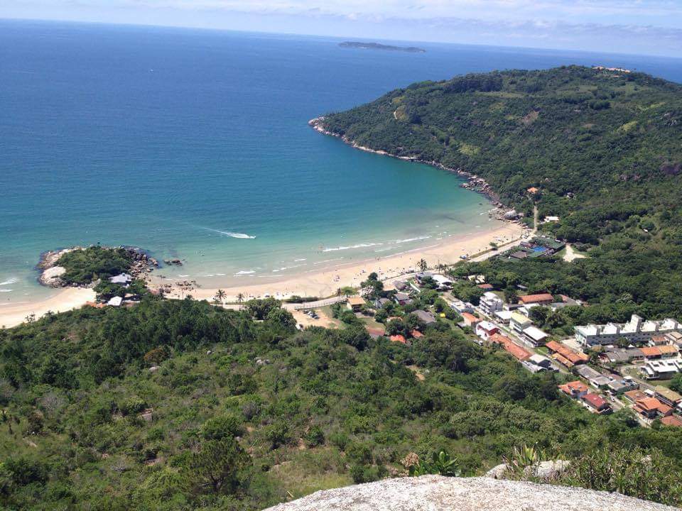 Foto di Praia do Conceicao e l'insediamento