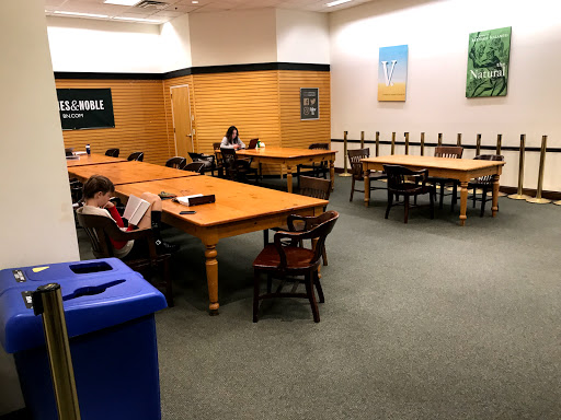 Book Store «Barnes & Noble», reviews and photos, 11802 Dale Mabry Hwy, Tampa, FL 33618, USA