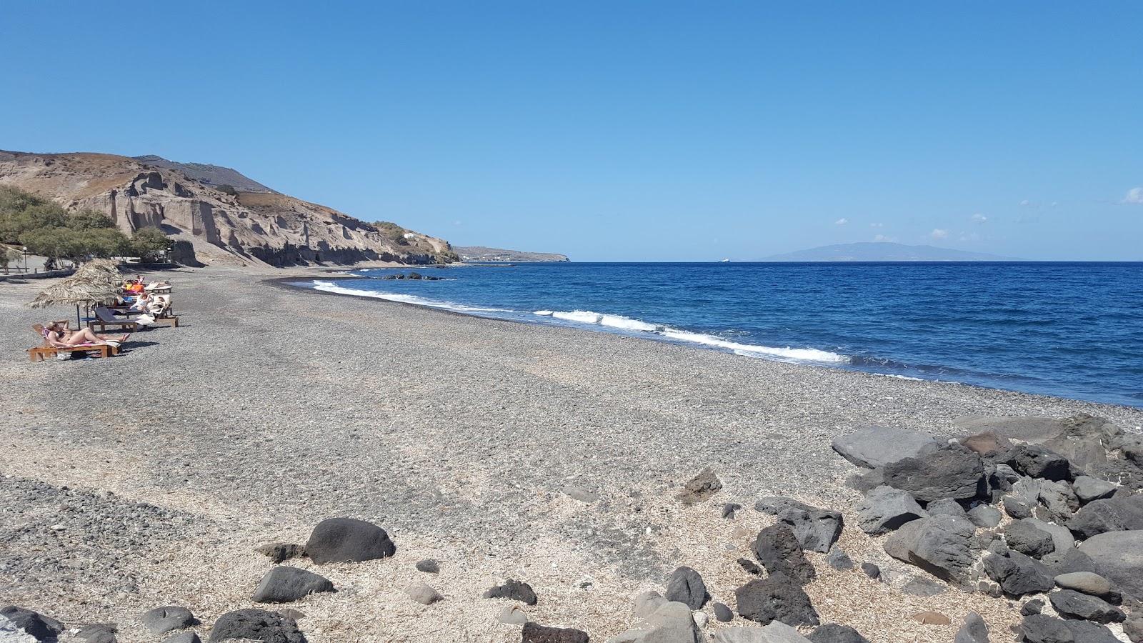 Foto van Vourvoulos beach met grijs zand en kiezels oppervlakte