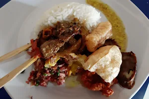 Warung Nasi Lawar Babi Bu Suci image