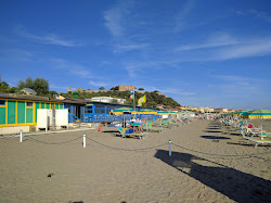 Photo de Spiaggia Castiglione della Pescaia avec rivage droit, long