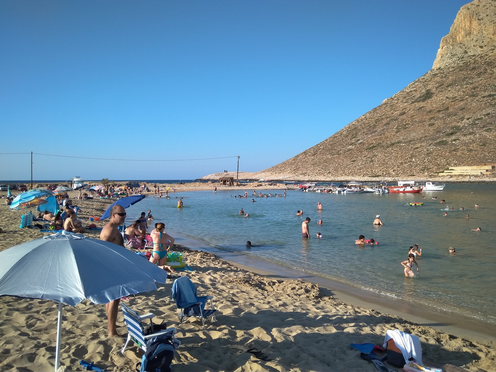 Foto de Stavros Beach - lugar popular entre os apreciadores de relaxamento