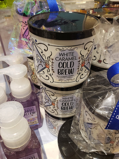 Beauty Supply Store «Bath & Body Works», reviews and photos, 203 N Poplar St, Searcy, AR 72143, USA