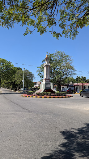 MONUMENTO AL MAESTRO