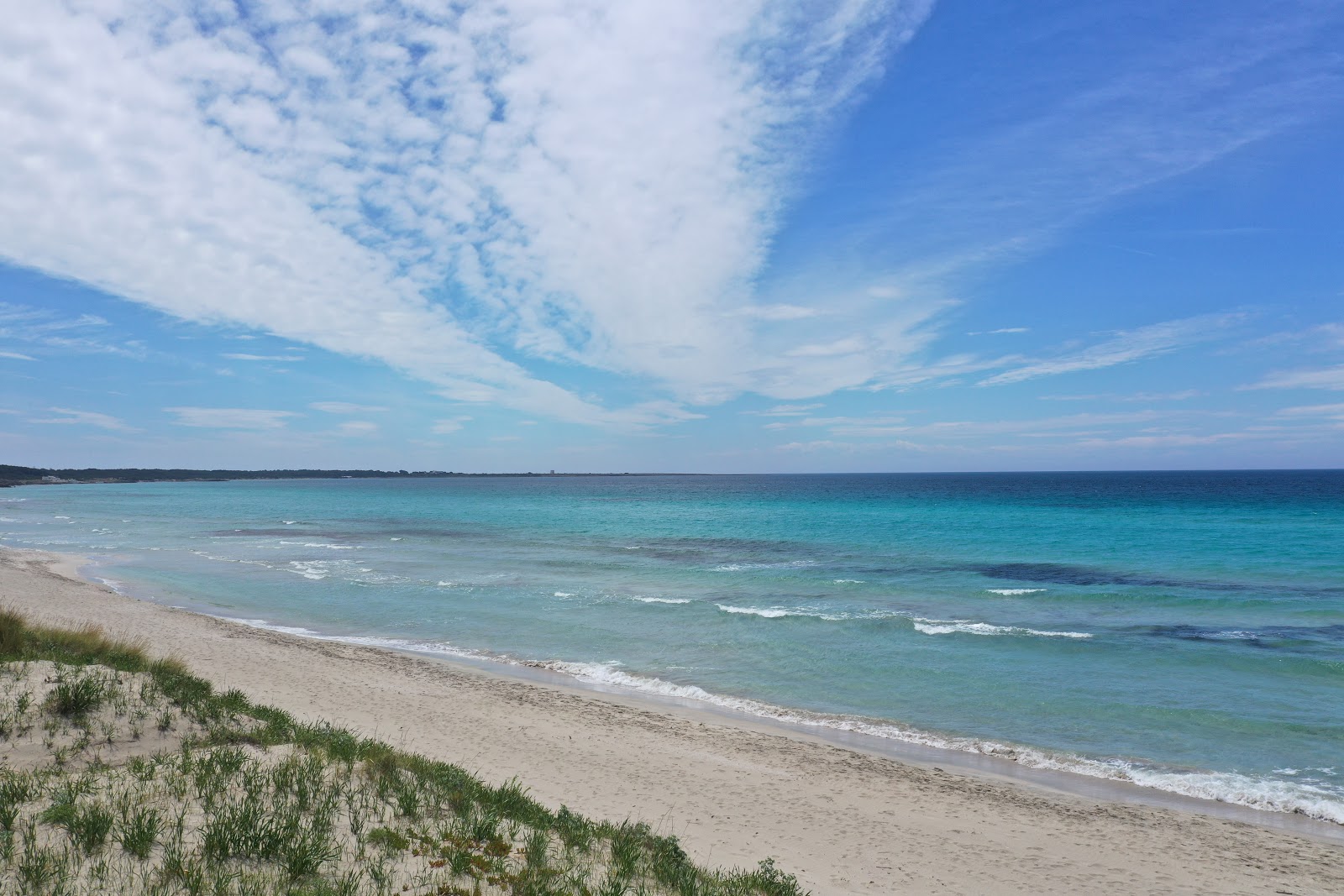 Foto de Lovers beach - lugar popular entre los conocedores del relax