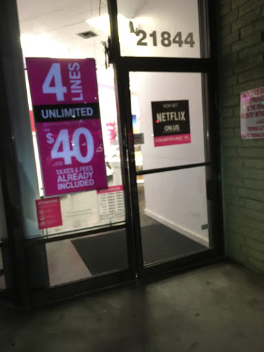 Cell Phone Store «T-Mobile», reviews and photos, 21844 Ventura Blvd, Woodland Hills, CA 91364, USA