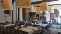 Atmosphère du Restaurant gastronomique Château Les Merles à Mouleydier - n°18