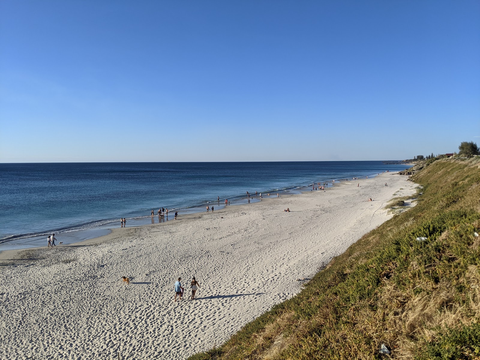 Foto de Leighton Beach - lugar popular entre os apreciadores de relaxamento