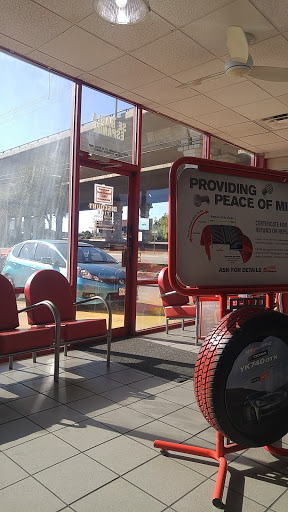 Tire Shop «Discount Tire Store», reviews and photos, 8219 Research Blvd, Austin, TX 78758, USA