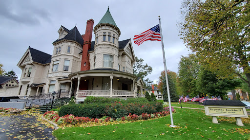 Funeral Home «Reynolds-Jonkhoff Funeral Home», reviews and photos, 305 6th St, Traverse City, MI 49684, USA