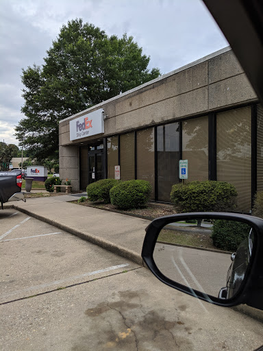 Shipping and Mailing Service «FedEx Ship Center», reviews and photos, 1500 Westpark Dr, Little Rock, AR 72204, USA