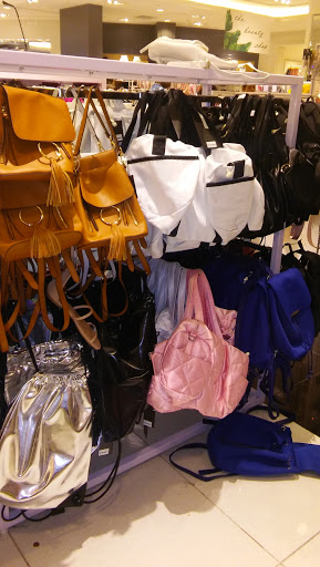 Clothing Store «F21 XXI», reviews and photos, 630 Old Country Rd, Garden City, NY 11530, USA