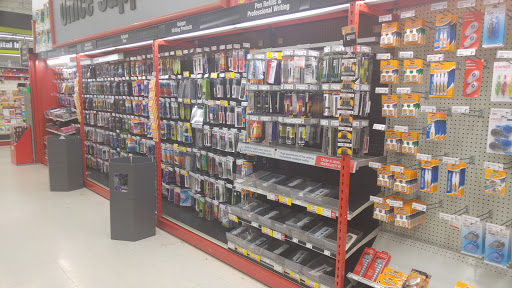 Office Supply Store «Staples», reviews and photos, 4214 W Wendover Ave, Greensboro, NC 27407, USA