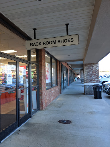 Shoe Store «Rack Room Shoes», reviews and photos, 2809 Battleground Ave, Greensboro, NC 27455, USA