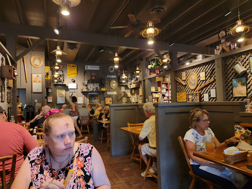 American Restaurant «Cracker Barrel Old Country Store», reviews and photos, 10090 Daniels Pkwy, Fort Myers, FL 33913, USA