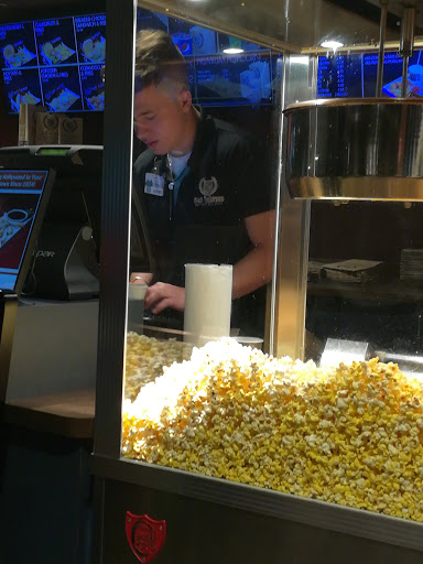 Movie Theater «B&B Theatres Shawnee 18», reviews and photos, 16301 Midland Dr, Shawnee, KS 66217, USA