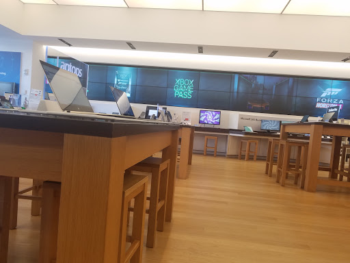 Computer Store «Microsoft Store - St. Johns Town Center», reviews and photos, 4791 River City Dr #113, Jacksonville, FL 32246, USA