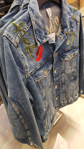 Stores to buy women's jeans dungarees Tokyo