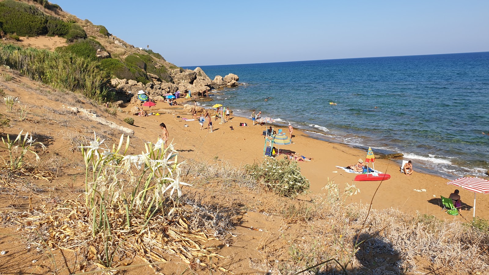 Foto di Curmo beach - luogo popolare tra gli intenditori del relax