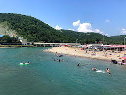 Photo de Lermontovo Village beach avec baie longue
