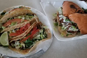 Los 2 Vaqueros Tacos image