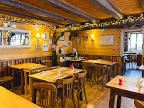 Atmosphère du Restaurant français Auberge de la Feuille d'Erable à Sixt-Fer-à-Cheval - n°3