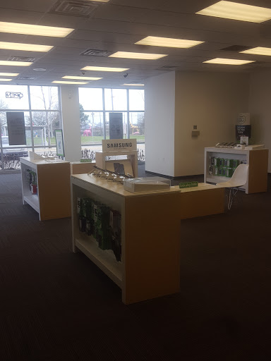 Cell Phone Store «Cricket Wireless Authorized Retailer», reviews and photos, 32905 Gratiot Ave, Roseville, MI 48066, USA