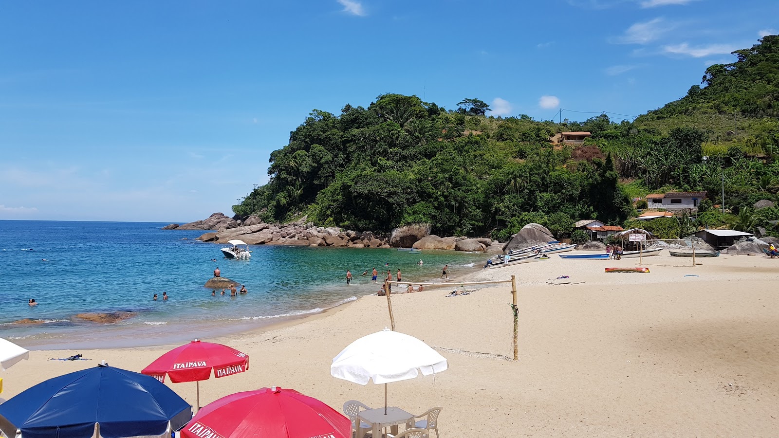 Fotografie cu Praia de Ponta Negra cu o suprafață de nisip beige fin
