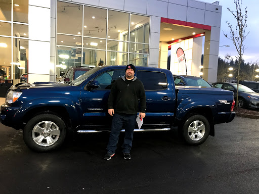 Toyota Dealer «Lithia Toyota of Springfield», reviews and photos, 163 S 9th St, Springfield, OR 97477, USA