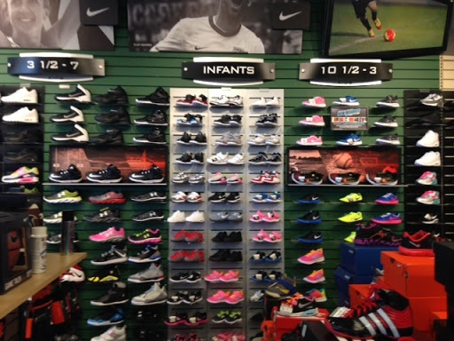 Shoe Store «Hibbett Sports», reviews and photos, 5907 Trussville Crossings Pkwy #101, Birmingham, AL 35235, USA