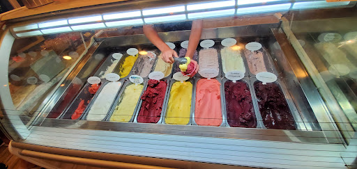 American Restaurant «Newport Creamery», reviews and photos, 208 W Main Rd, Middletown, RI 02842, USA