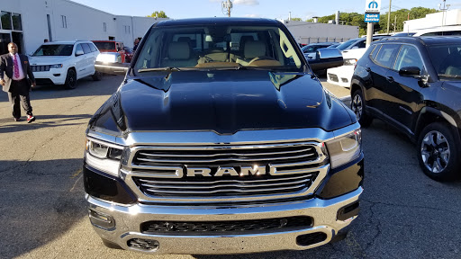 Car Dealer «Northland Chrysler Jeep Dodge RAM», reviews and photos, 14100 W 8 Mile Rd, Oak Park, MI 48237, USA