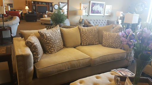 Furniture Store «Raymour & Flanigan Furniture and Mattress Store», reviews and photos, 3375 Berlin Turnpike, Newington, CT 06111, USA